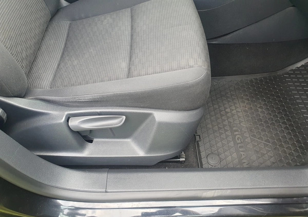 Volkswagen Tiguan cena 48900 przebieg: 182000, rok produkcji 2013 z Paczków małe 211